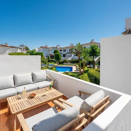 Semesterbostad Charming Beachside Townhouse In Villacana