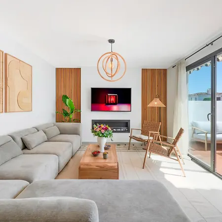 Semesterbostad Charming Beachside Townhouse In Villacana Estepona
