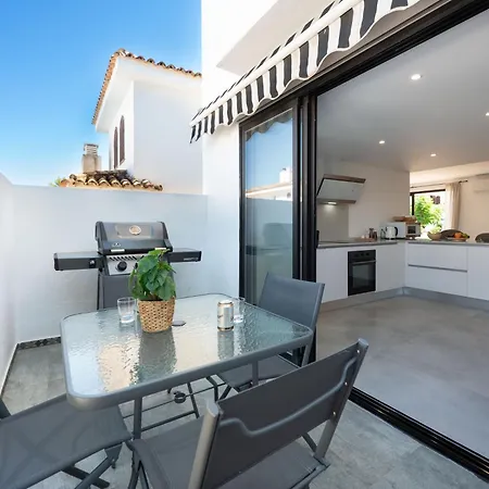 Semesterbostad Charming Beachside Townhouse In Villacana Estepona