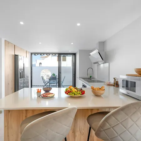 Charming Beachside Townhouse In Villacana Vakantiehuis *