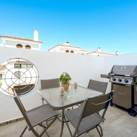 Semesterbostad Charming Beachside Townhouse In Villacana