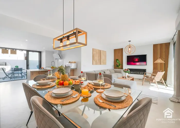 Charming Beachside Townhouse In Villacana *