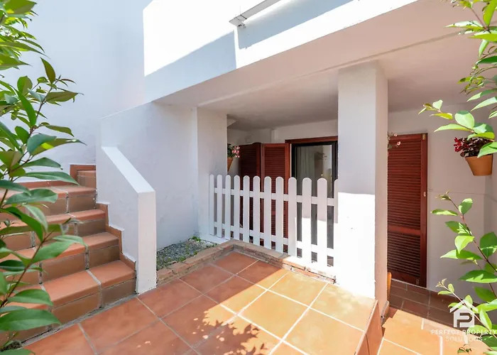 Charming Beachside Townhouse In Villacana 度假居